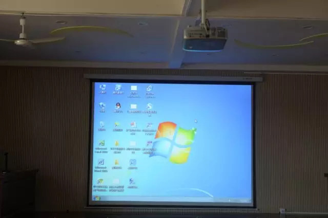 對于他們來說，一臺投影儀，是曾經不敢奢求的夢，現在，廣東博皓來幫助他們圓夢