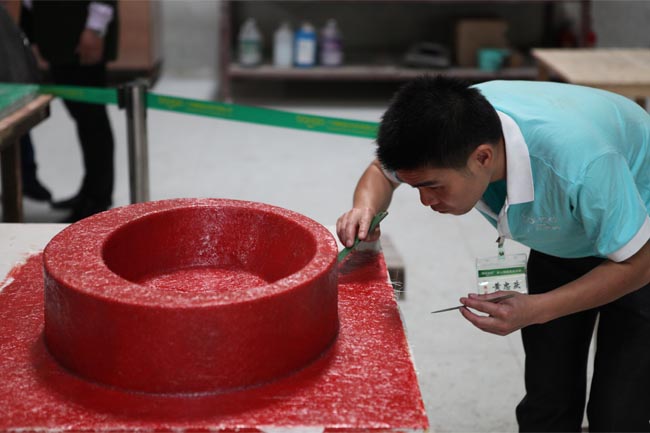 對表面層進行排氣泡、除毛刺